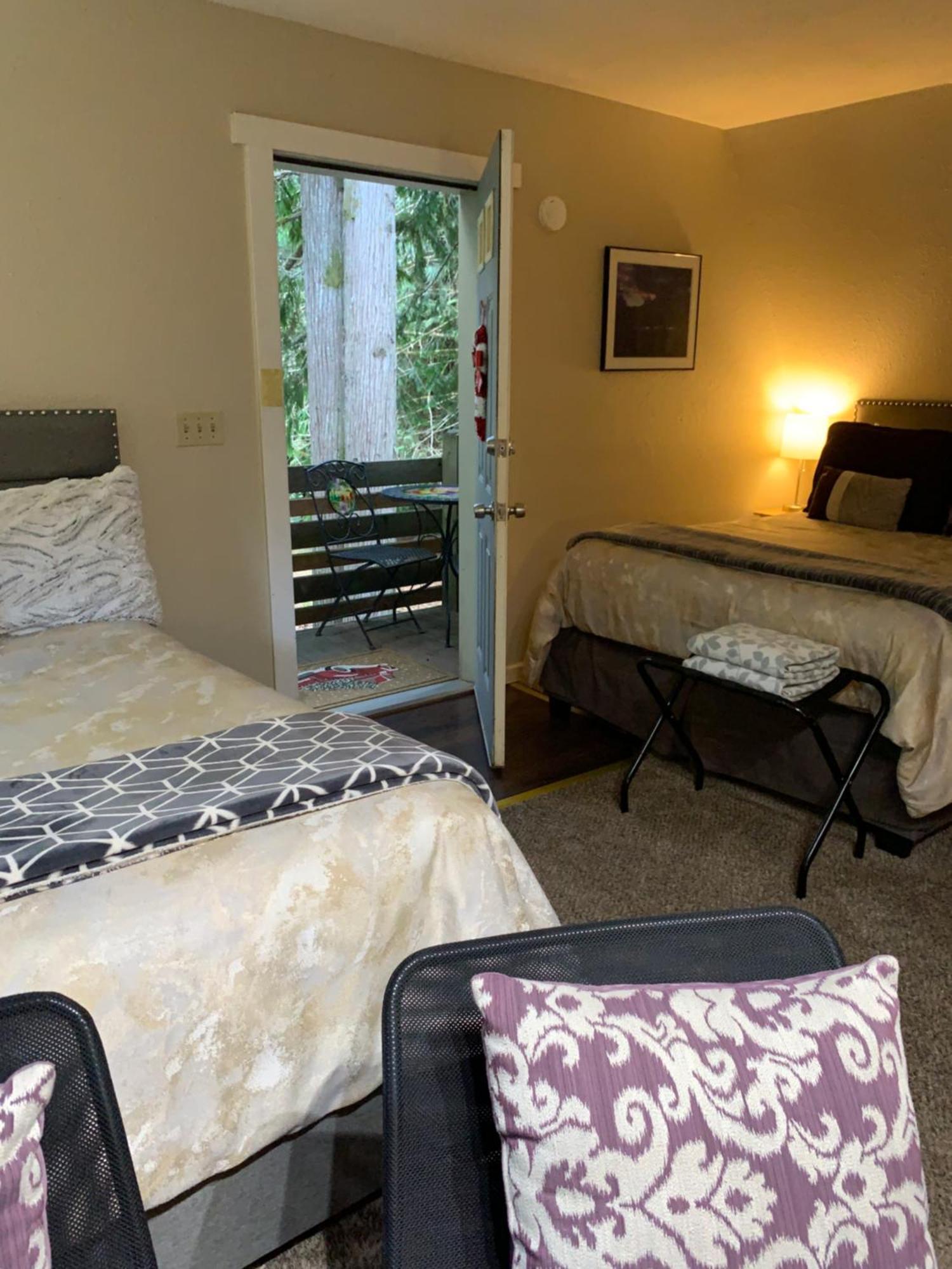 אשפורד Mountain Meadows Inn & Chalet Suites מראה חיצוני תמונה