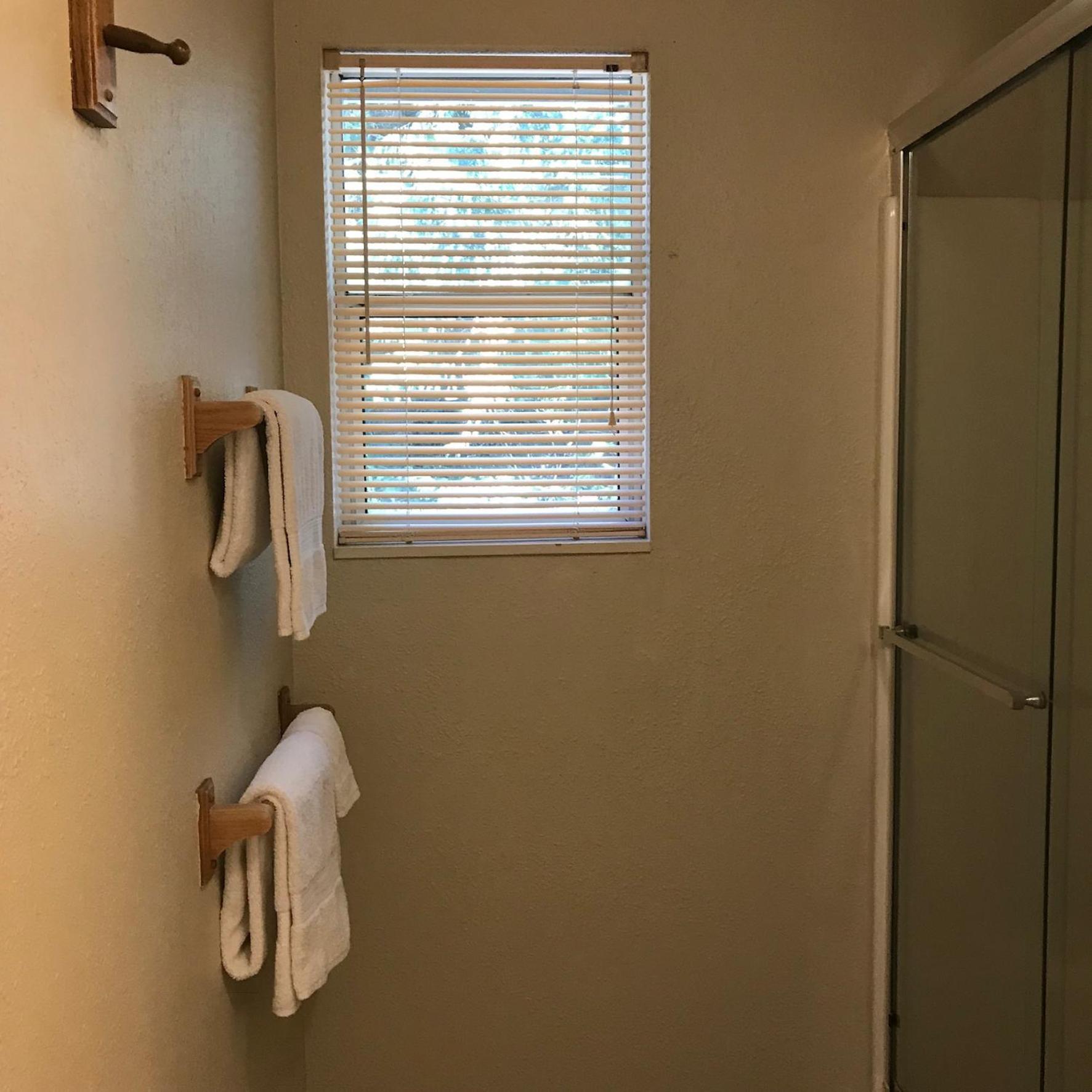 אשפורד Mountain Meadows Inn & Chalet Suites מראה חיצוני תמונה